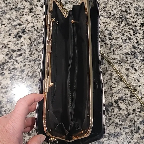 Retro style crossbody clutch - Picture 7 of 15